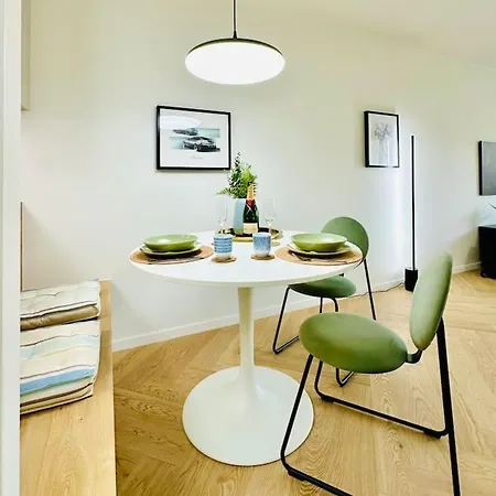 Modern With Air Condition & Balcony *