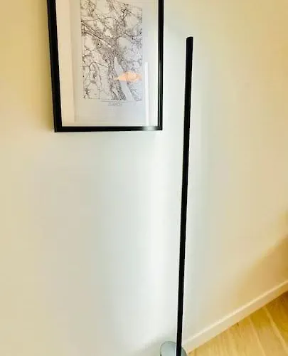 Modern With Air Condition & Balcony Lejlighed