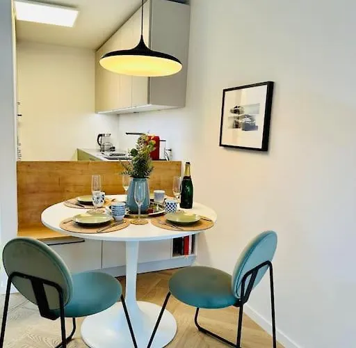 Modern With Air Condition & Balcony