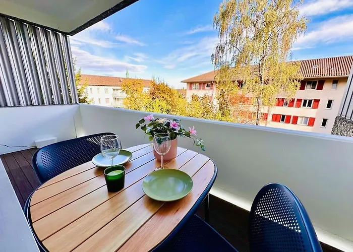 Modern With Air Condition & Balcony *