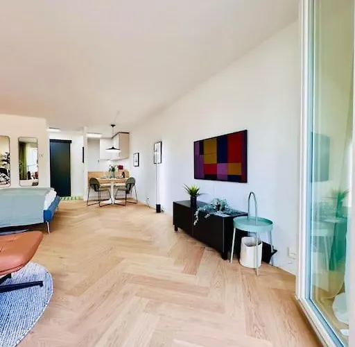 Modern With Air Condition & Balcony * Zurich