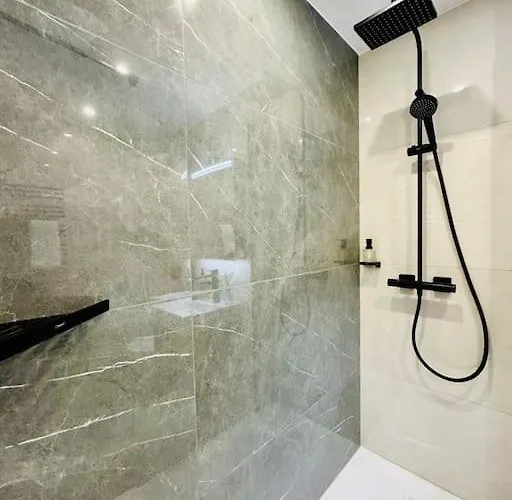 Modern With Air Condition & Balcony *