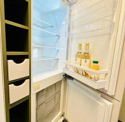 Modern With Air Condition & Balcony * زيورخ