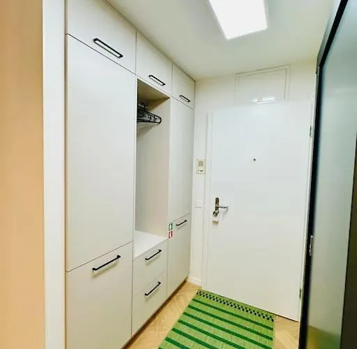 Modern With Air Condition & Balcony زيورخ