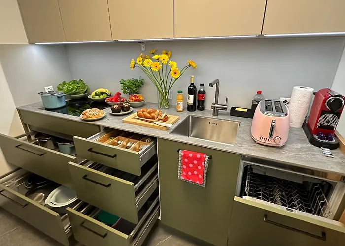 Apartment Modern With Air Condition & Balcony