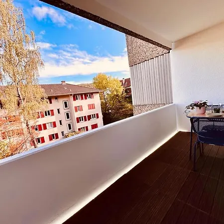 Modern With Air Condition & Balcony