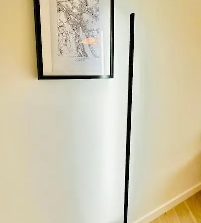 Modern With Air Condition & Balcony דירה