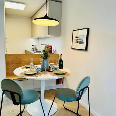 Modern With Air Condition & Balcony