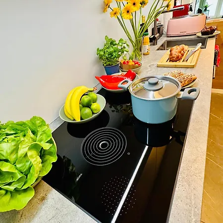 Modern With Air Condition & Balcony דירה