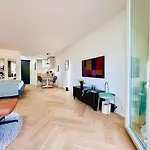 Modern With Air Condition & Balcony * Zürich